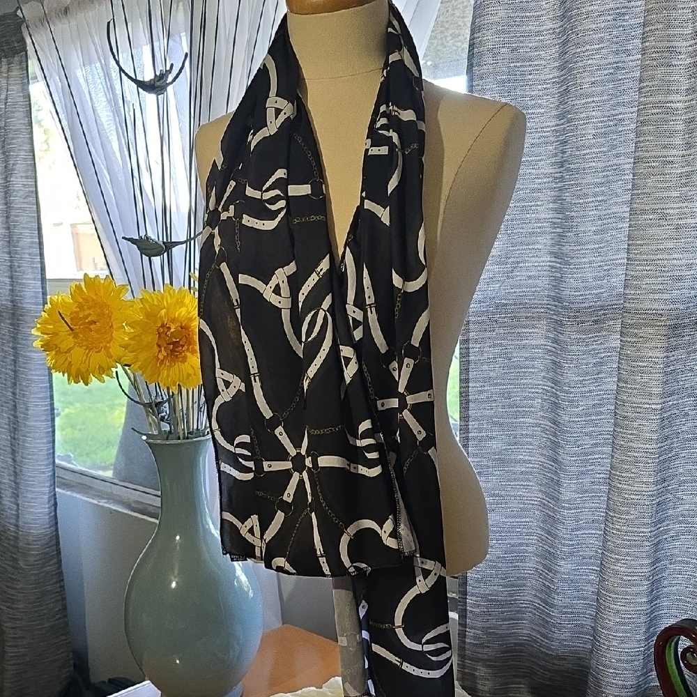 Kiss Black & White Chain Link Pattern Scarf